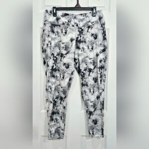 Black and White Tie-Dye Leggings